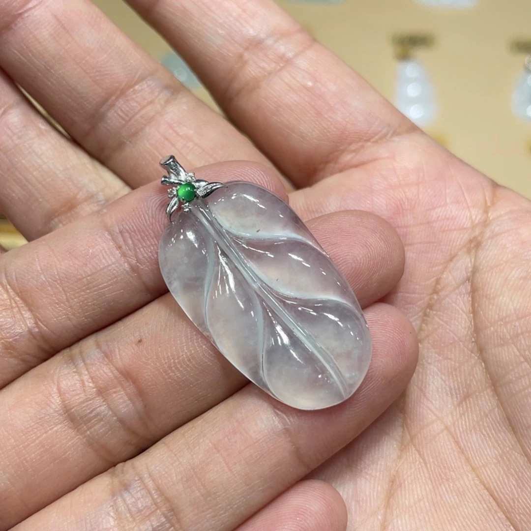 颈饰18K金镶嵌翡翠叶子