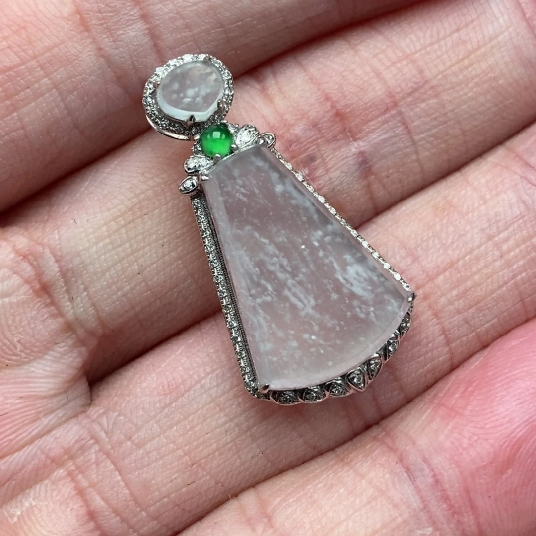 颈饰18K金镶嵌翡翠无事牌