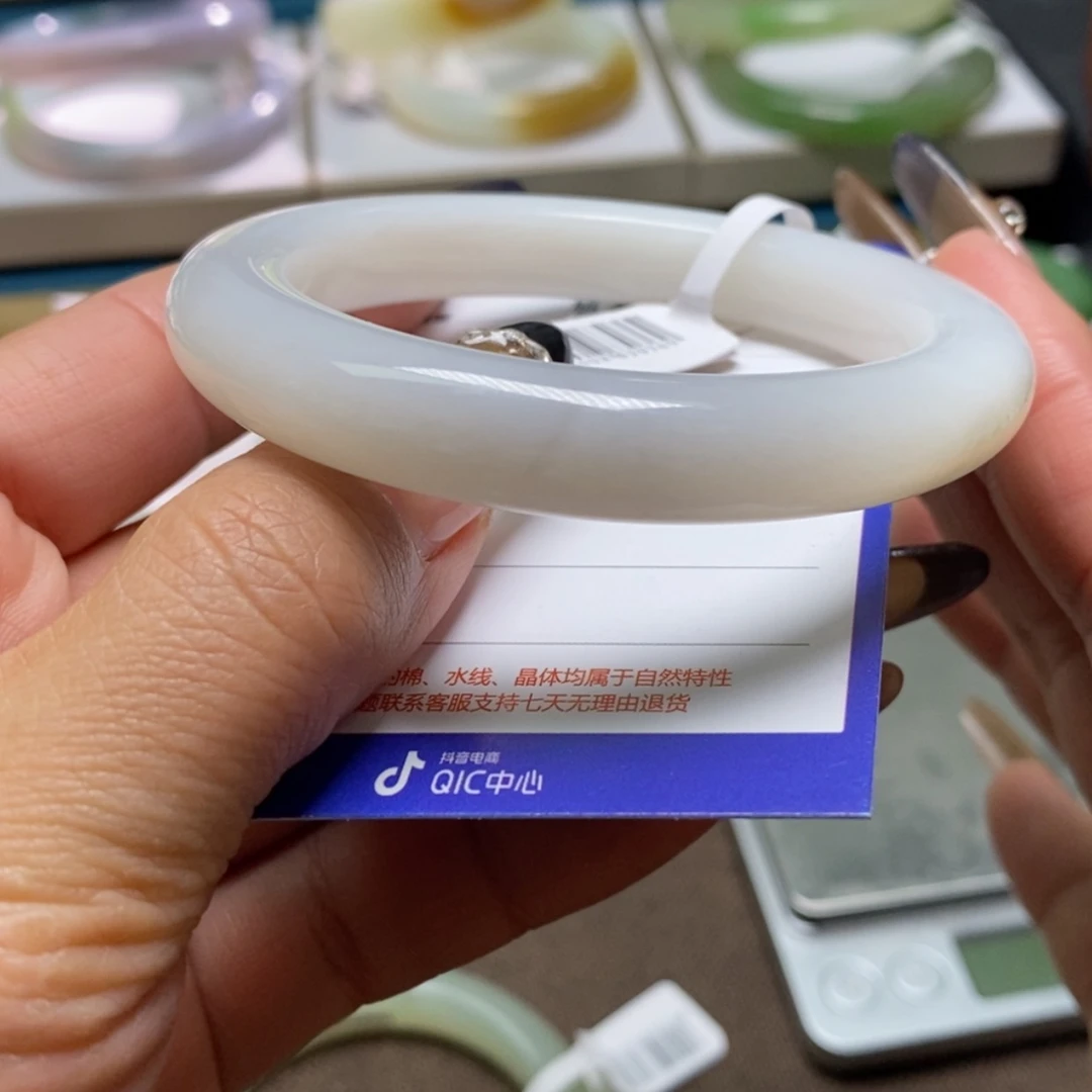 【闪购商品】和田玉手镯未镶嵌