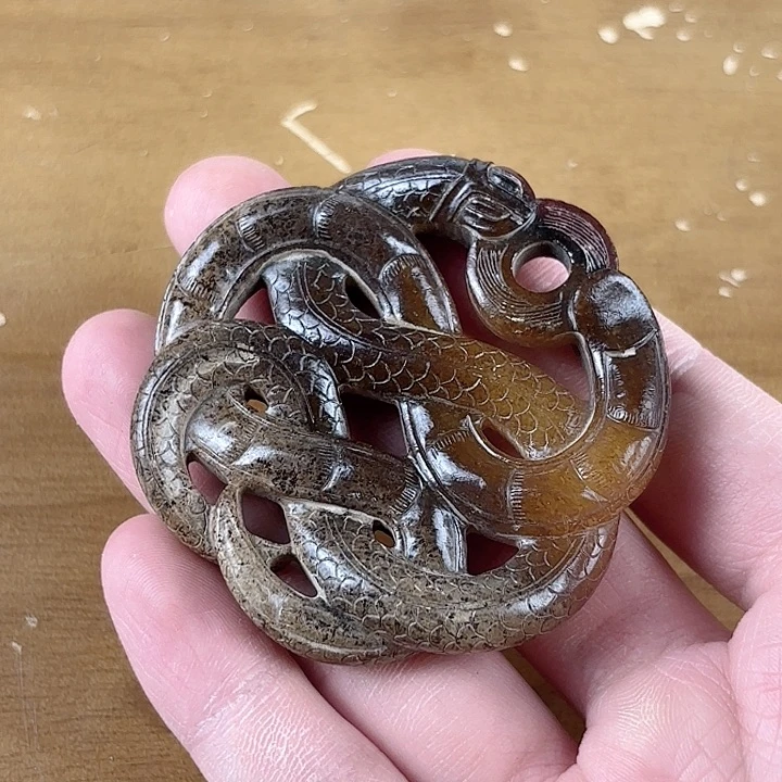 和田玉未镶嵌挂件迎***馆