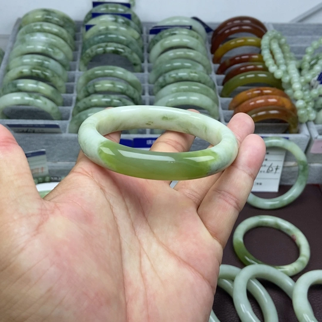 挂***蜜蛇纹石玉未镶嵌手镯