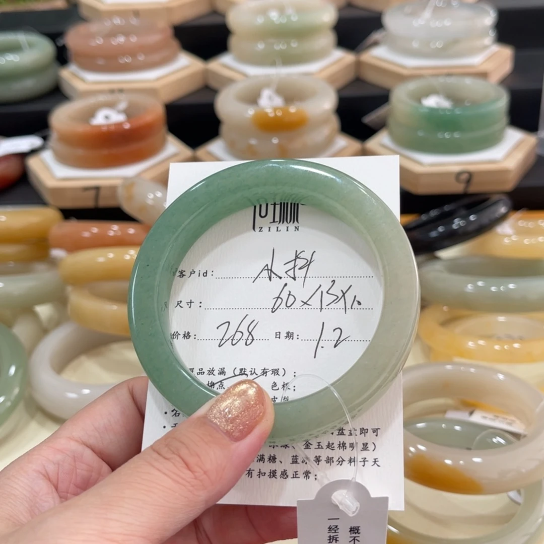 未镶嵌手镯石英质玉L****抖