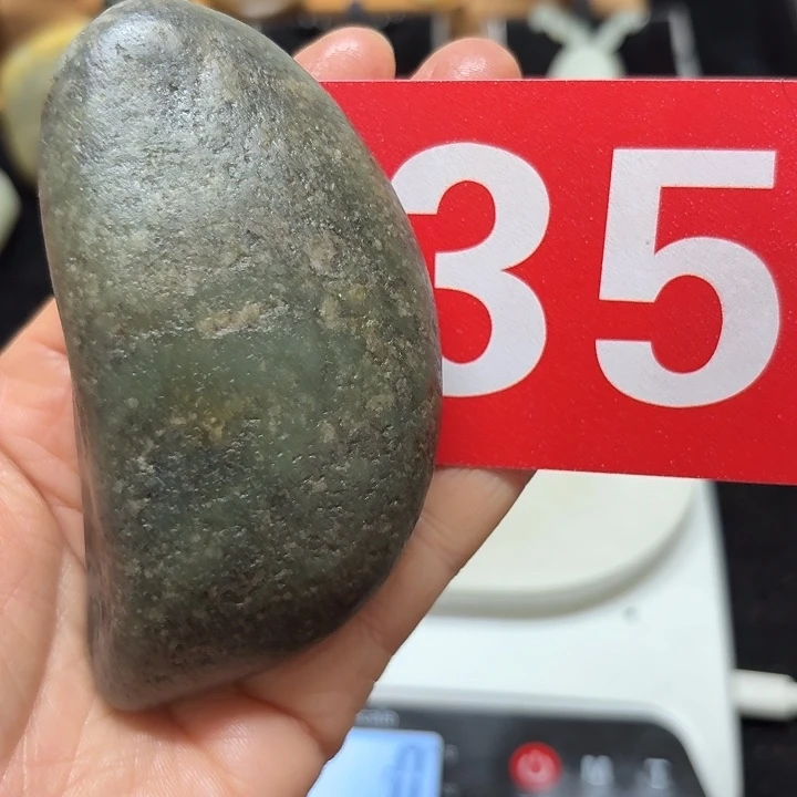 和田玉未镶嵌把件