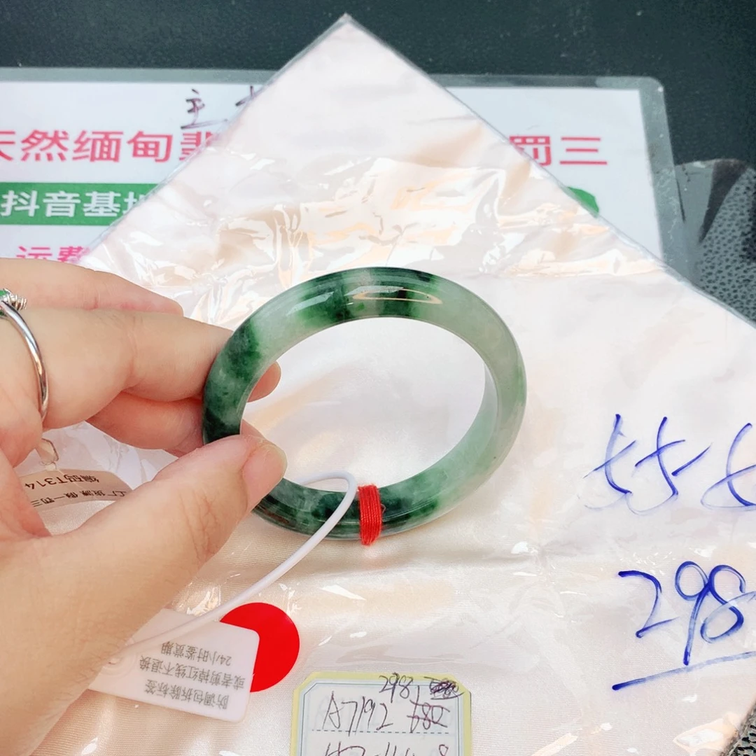 翡翠手镯未镶嵌缅甸翡翠