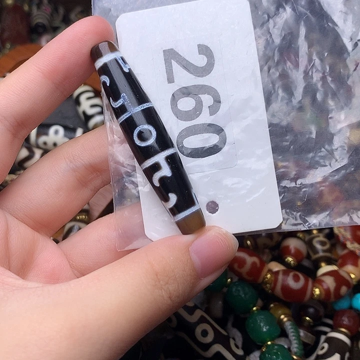 未镶嵌发一个玛瑙/玉髓
