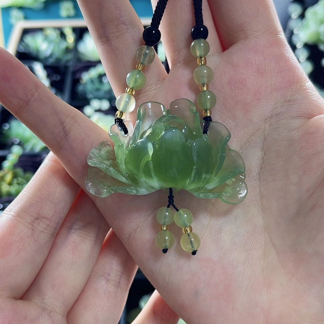 蛇纹石玉颈饰合金