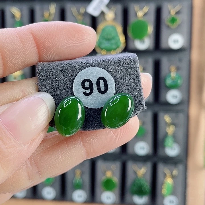 18K金镶嵌和田玉耳饰