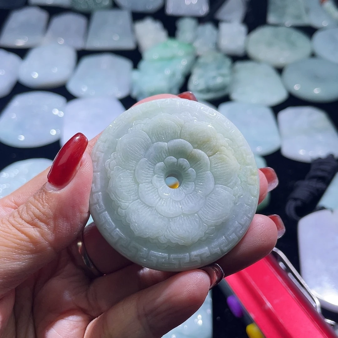 翡翠未镶嵌颈饰平安扣