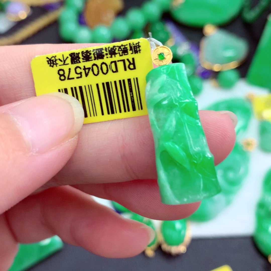 吊坠(不含链)18K金镶嵌翡翠
