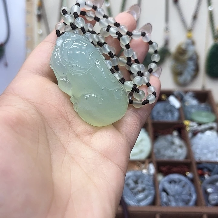 蛇纹石玉未镶嵌颈饰