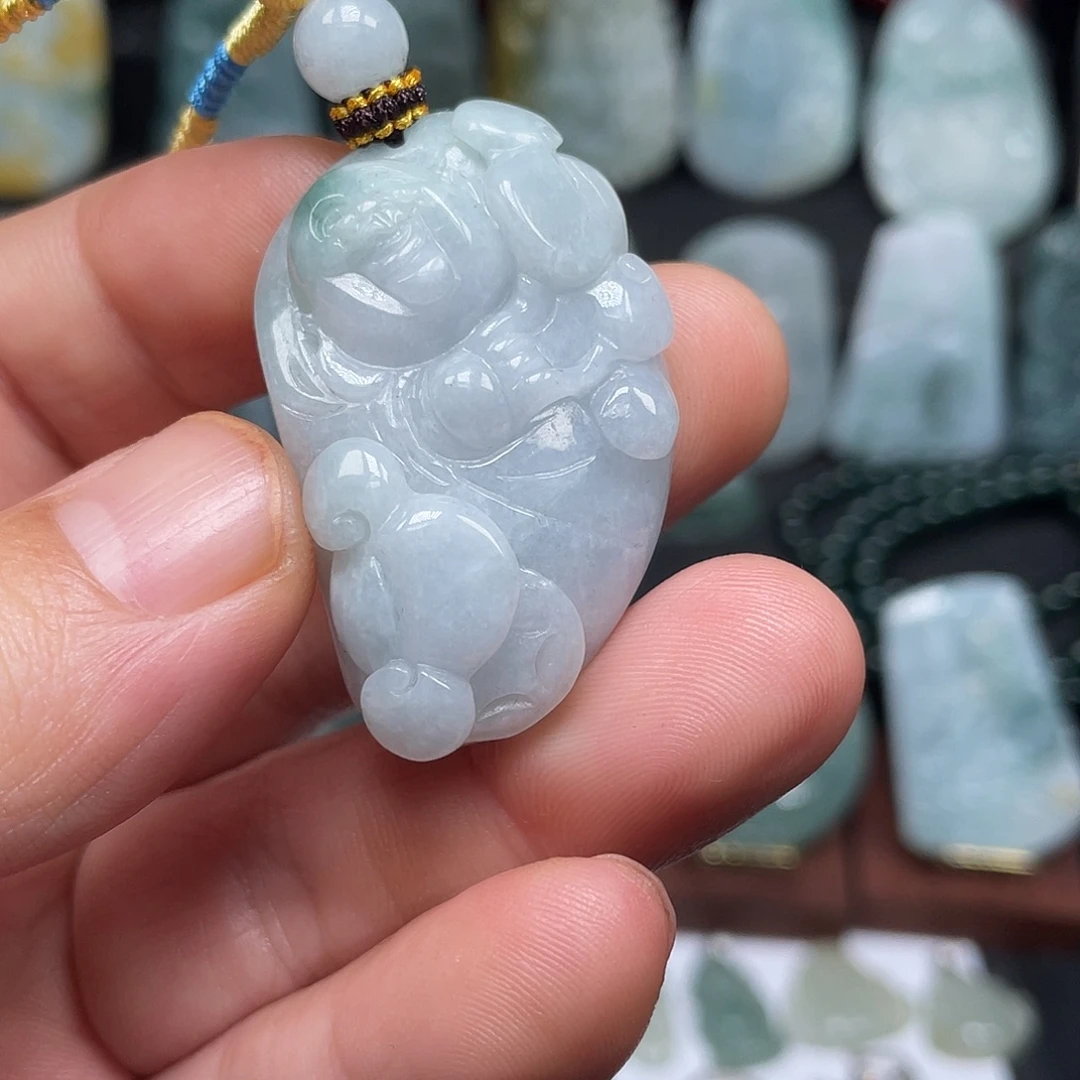 翡翠未镶嵌颈饰布袋佛