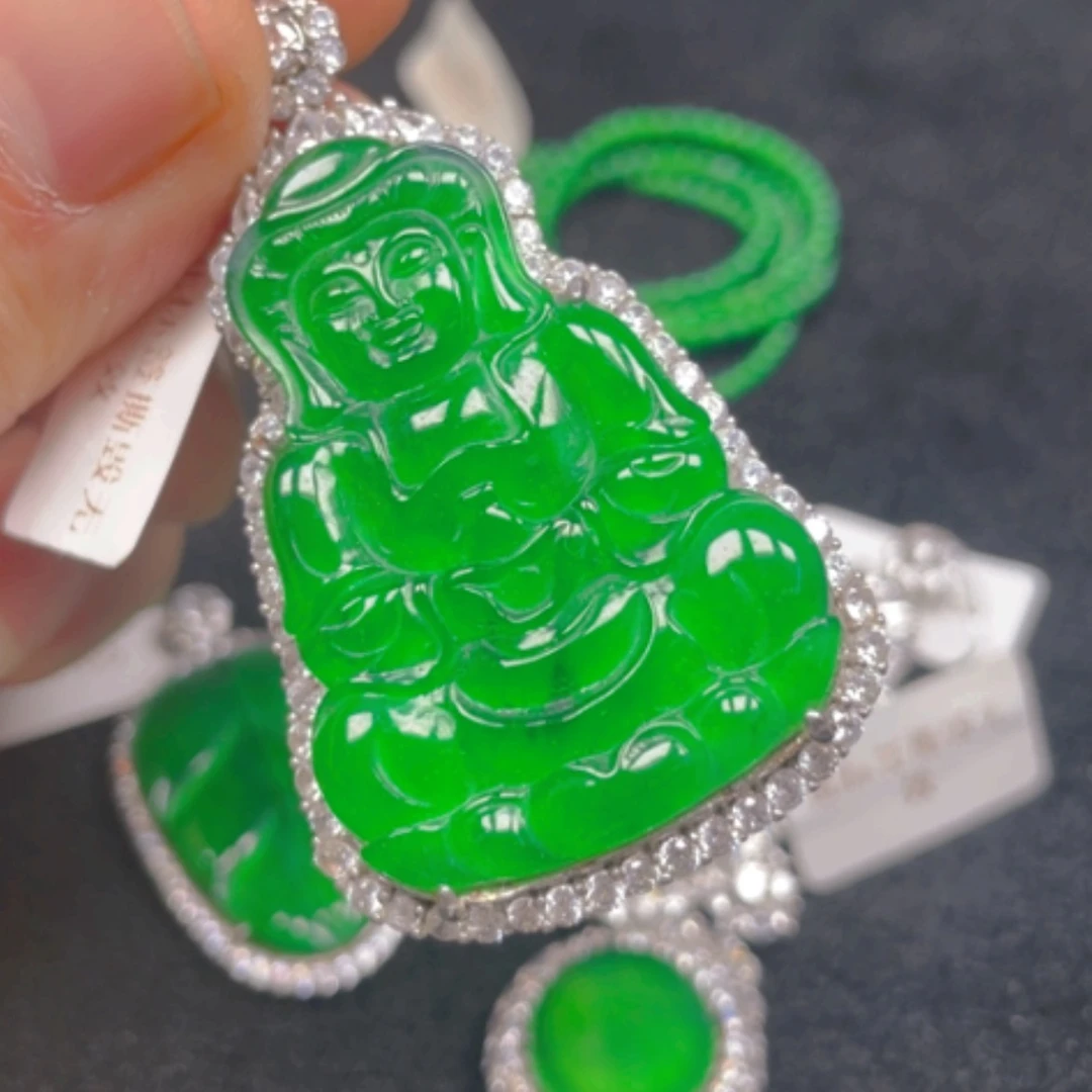 【闪购商品】颈饰银S925镶嵌翡翠吊坠