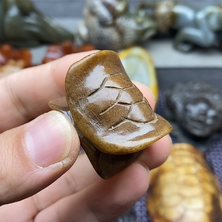 未镶嵌蛇纹石玉颈饰