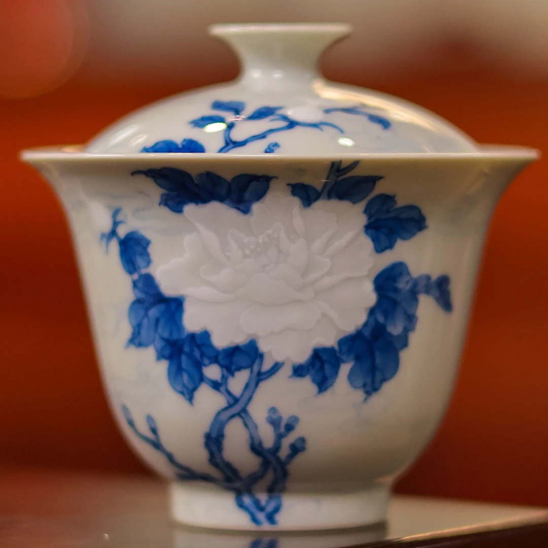 至臻方远青花堆雕牡丹盖碗纯手工手绘景德镇高温陶瓷盖碗茶具