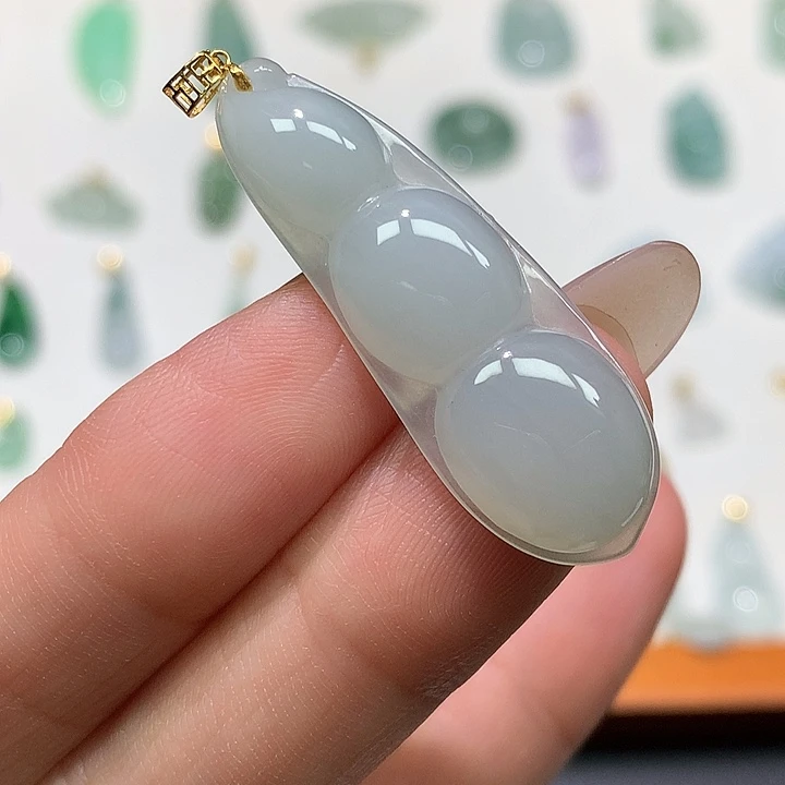 颈饰18K金镶嵌翡翠