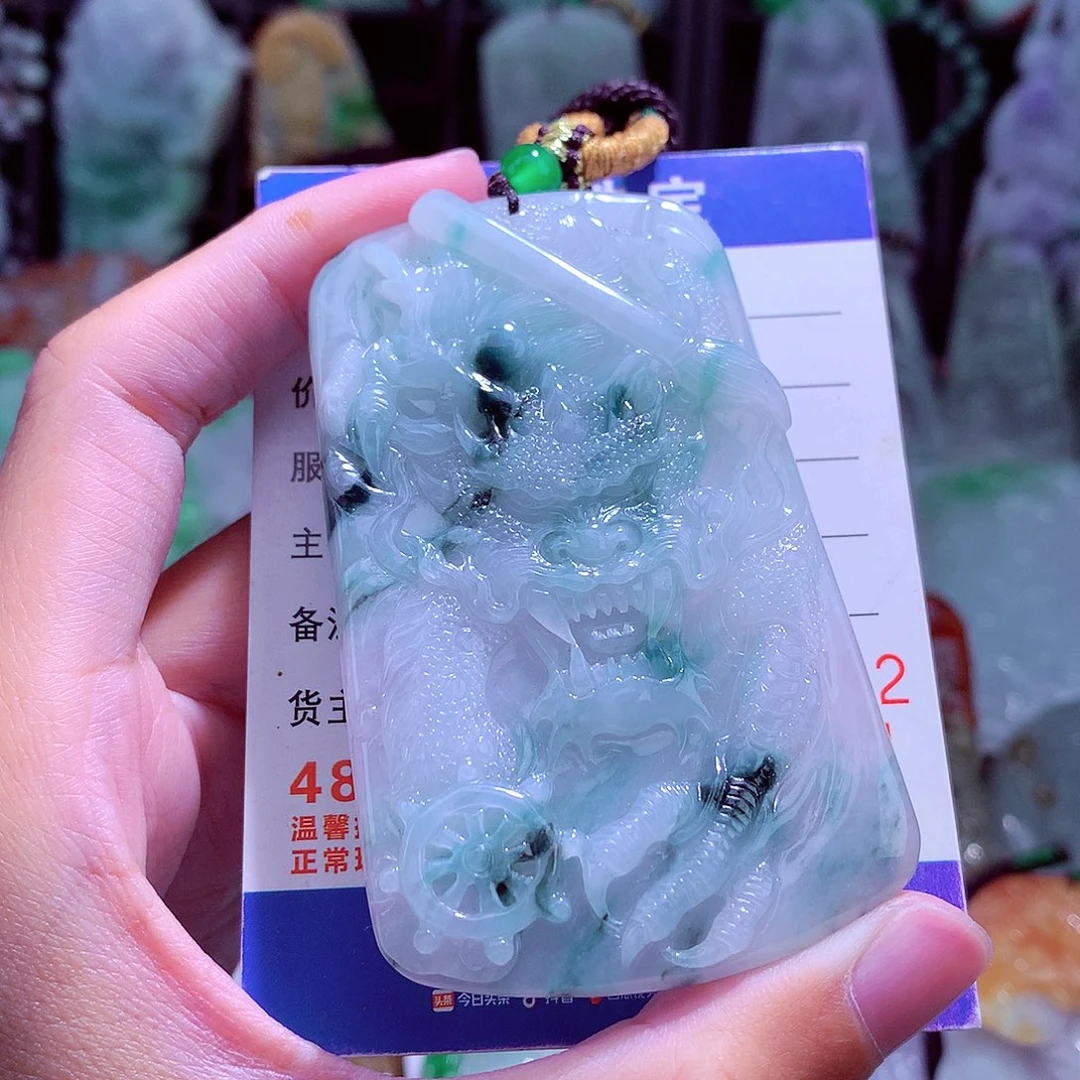 颈饰未镶嵌翡翠天然