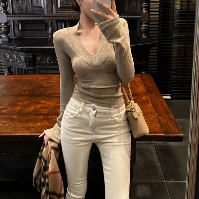 设计感秋冬韩版气质千金风打底衫V领长袖T恤百搭修身显瘦内搭上衣