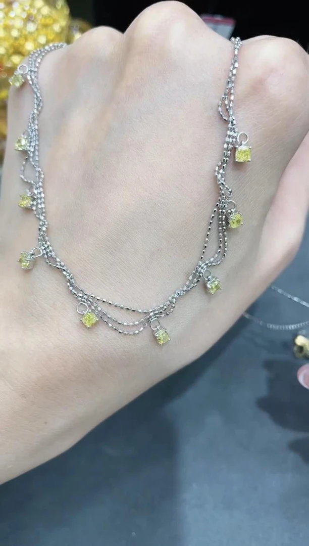 18K金镶嵌钻石项链