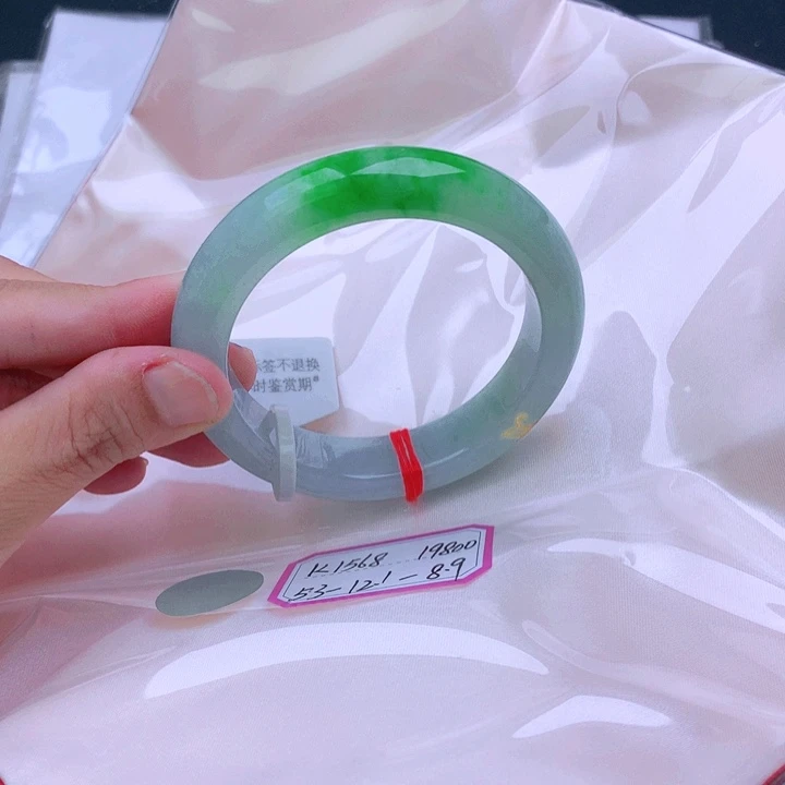 翡翠手镯未镶嵌我