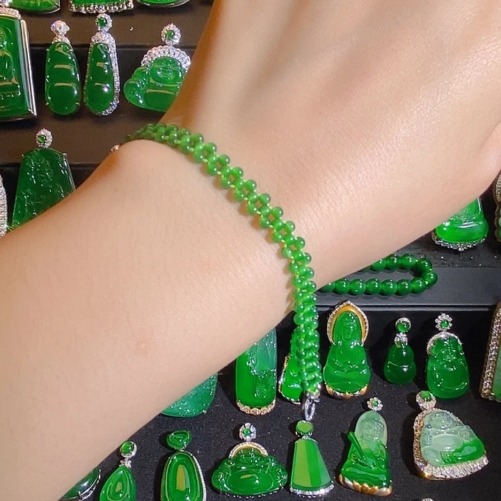 翡翠未镶嵌颈饰是