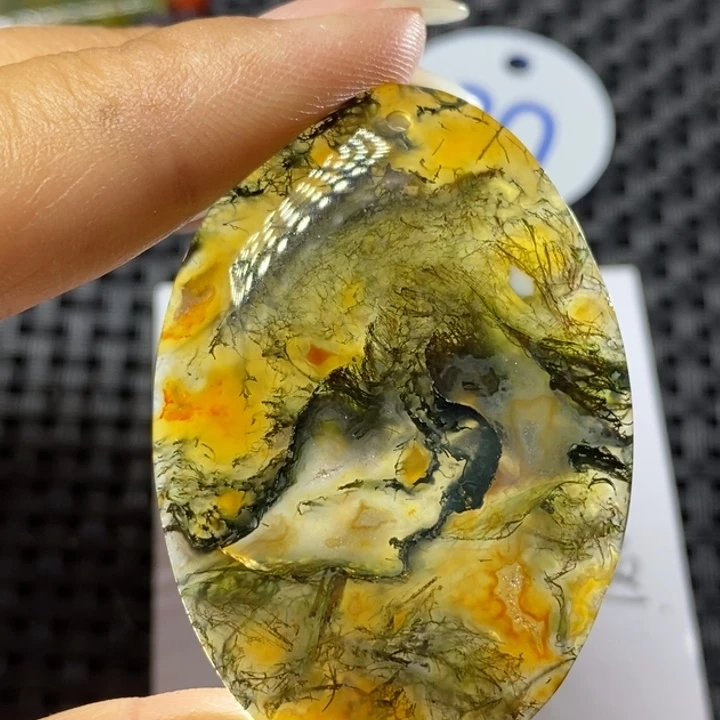 未镶嵌颈饰玛瑙/玉髓龙*