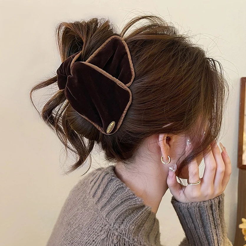 美拉德丝绒三角抓夹女后脑勺发夹2025新款盘发鲨鱼夹高级感发饰秋