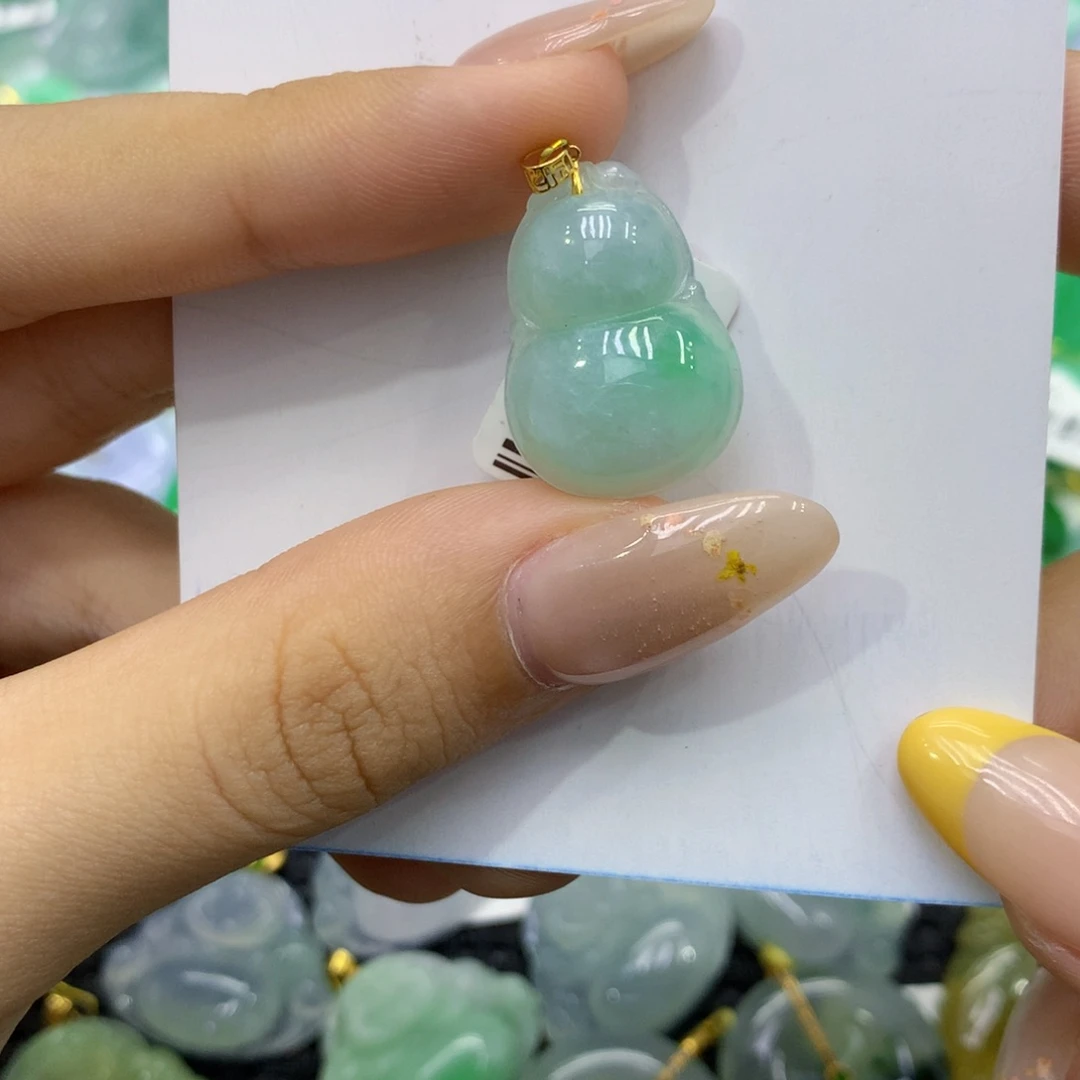 颈饰18K金镶嵌翡翠