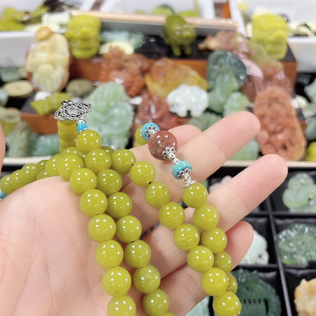 蛇纹石玉颈饰合金