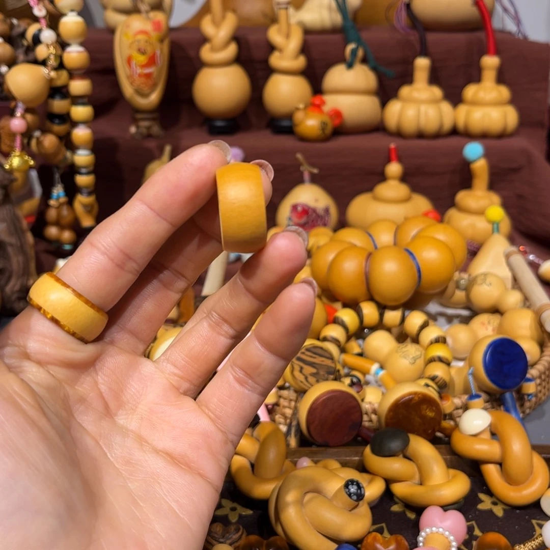 晴***1戒指素手环1个、