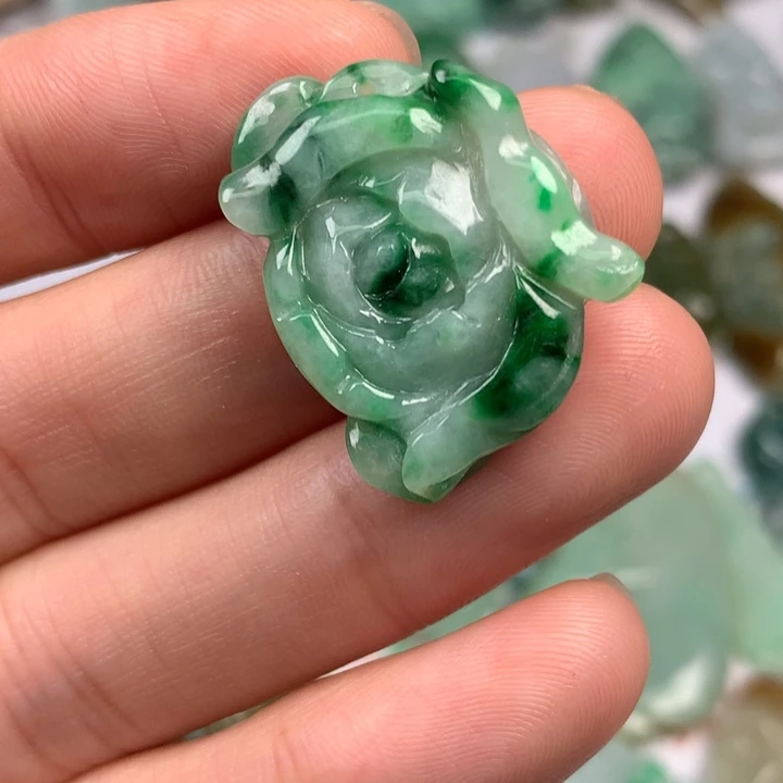 翡翠未镶嵌颈饰翡翠