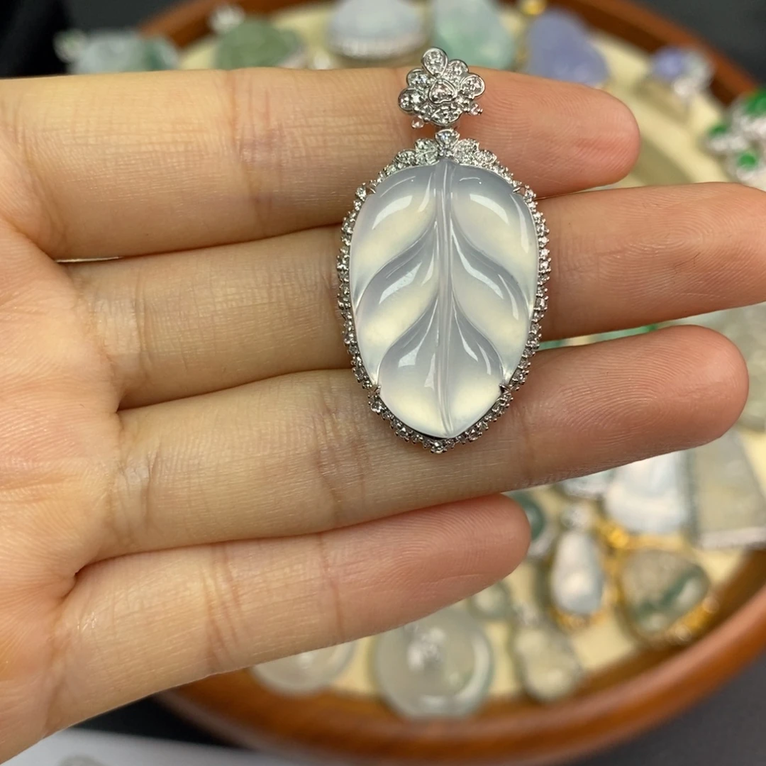 颈饰18K金镶嵌翡翠翡翠