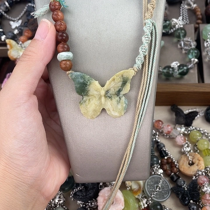 合金蛇纹石玉颈饰