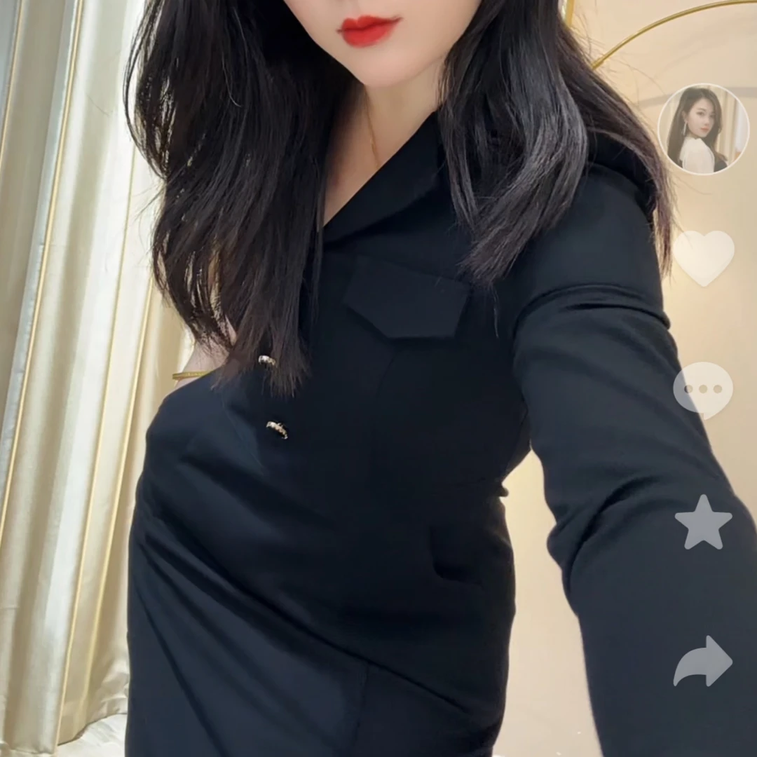 【俊端推荐】2025秋季新款翻领显瘦气质长袖黑色秋冬连衣裙法式优雅