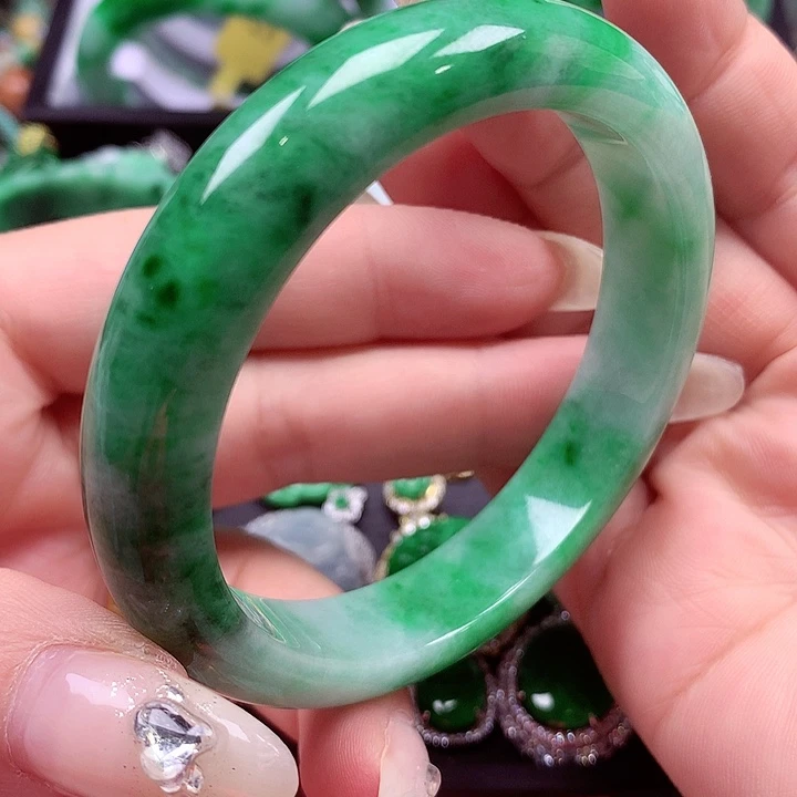 翡翠未镶嵌手镯翡翠手镯