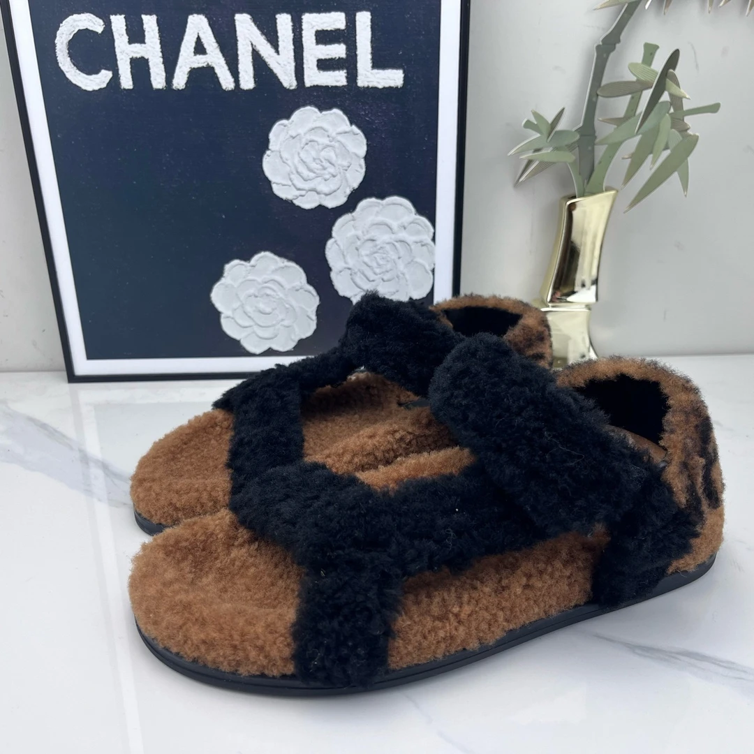 未使用 FENDI/芬迪 fendi芬迪 泰迪老花毛拖 38码全新/jm01480