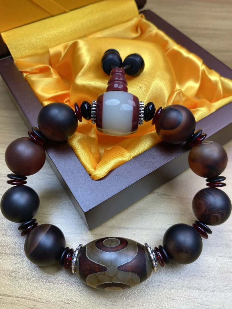 典藏莲花宝珠珠配三眼藏珠玉髓玉石手串-卡18（A03)