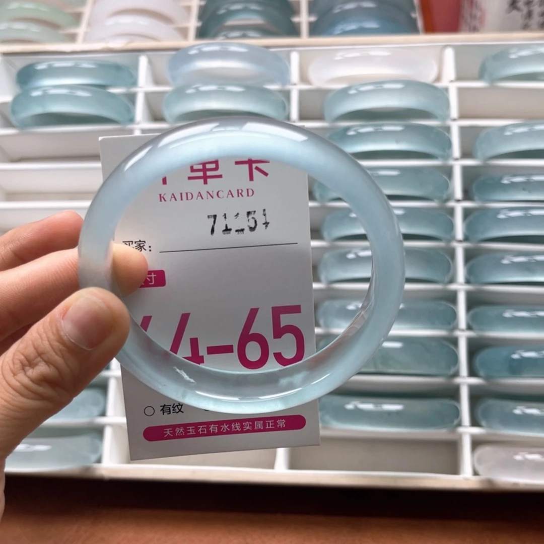 孤***狼未镶嵌手镯石英质玉