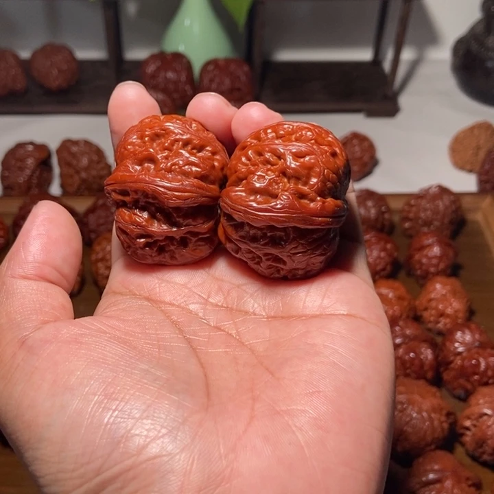 曾***過文玩核桃吊坠元宝