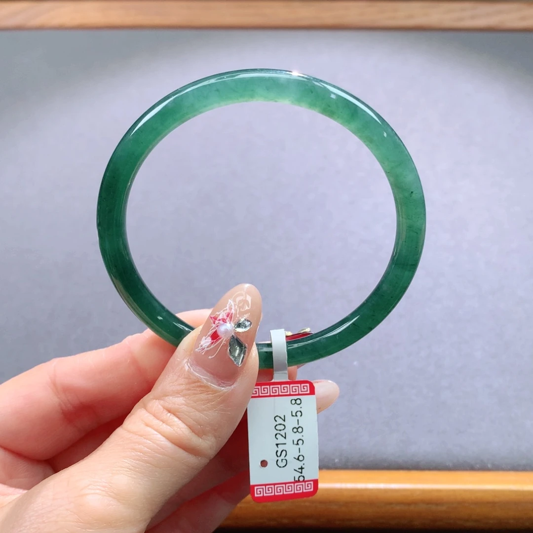 翡翠手镯未镶嵌天然翡翠手镯