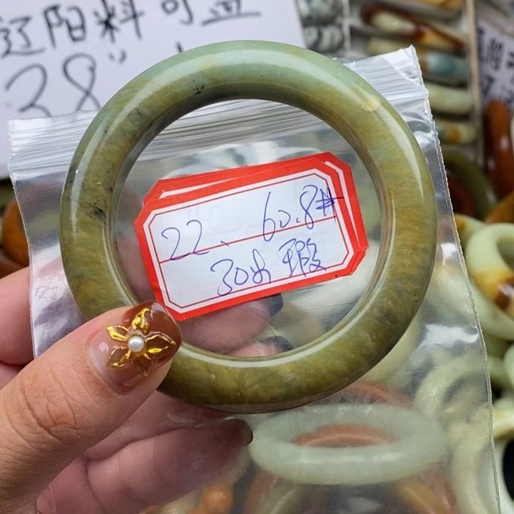 未镶嵌蛇纹石玉颈饰