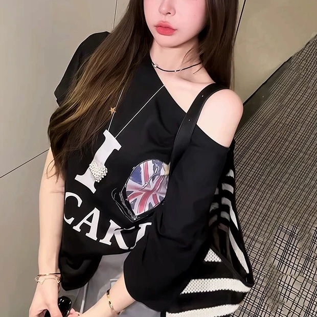 （浠儿姐姐）显瘦气质黑色时尚休闲美式辣妹斜肩字母印花短袖T恤女