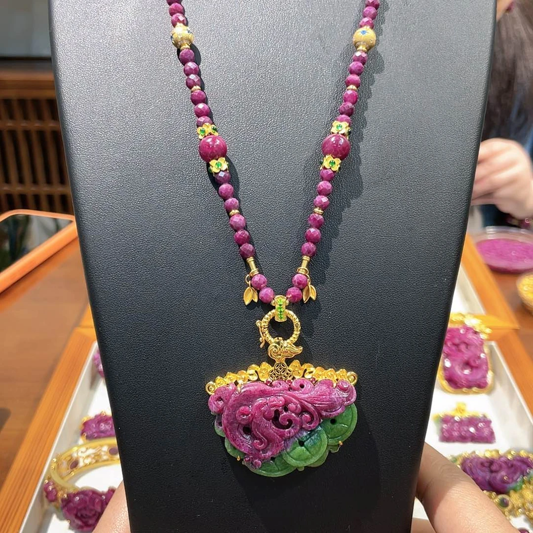 锦纶铁合金吊坠红宝