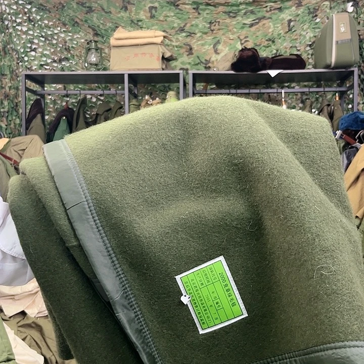 pet 直播间的全包边草绿羊毛毯