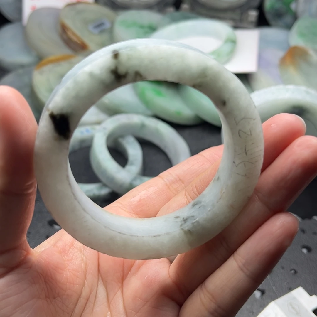 未镶嵌翡翠手镯定制翡翠