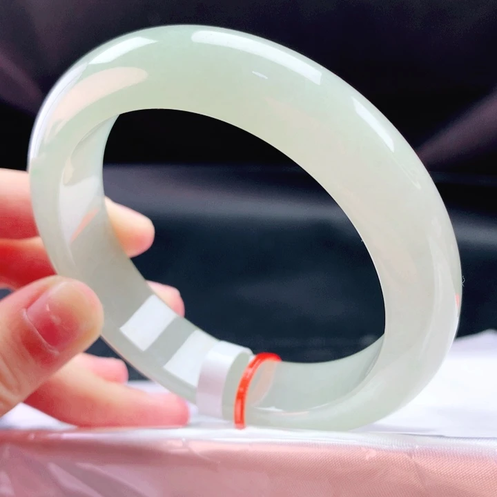 翡翠未镶嵌手镯57轮胎