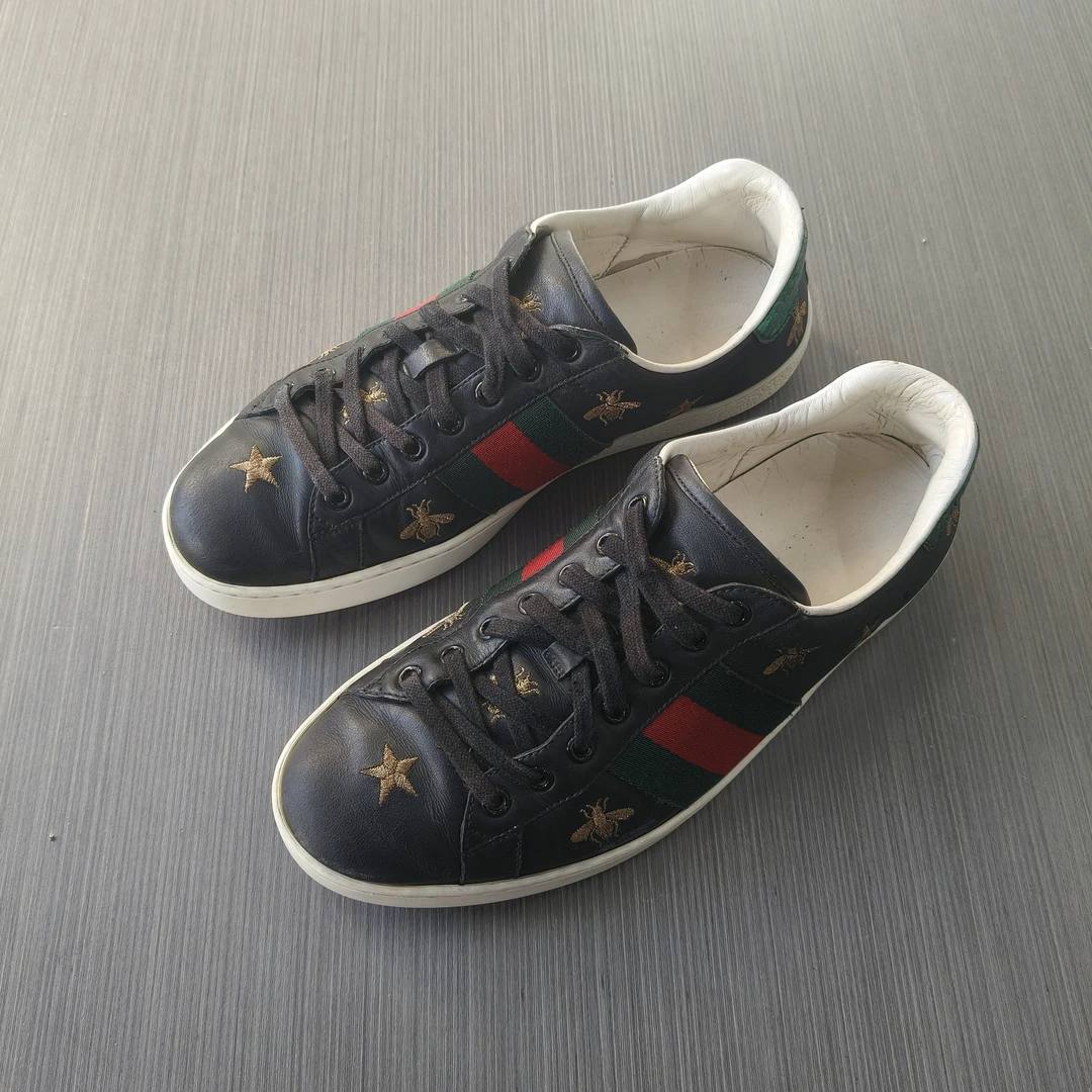95新 GUCCI/古驰 41.5码/黑色蜜蜂刺绣大logo 低帮休闲时尚板鞋