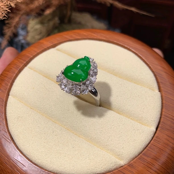 满色冰种阳辣绿翡翠葫芦戒指毕业款色标及品质大件厚装满钻超豪华