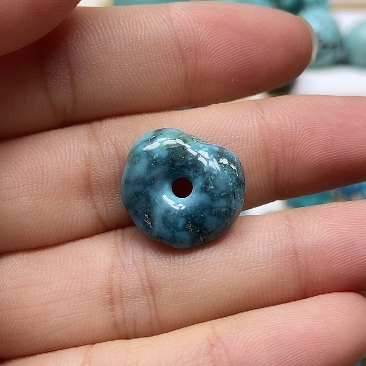 未镶嵌绿松石颈饰