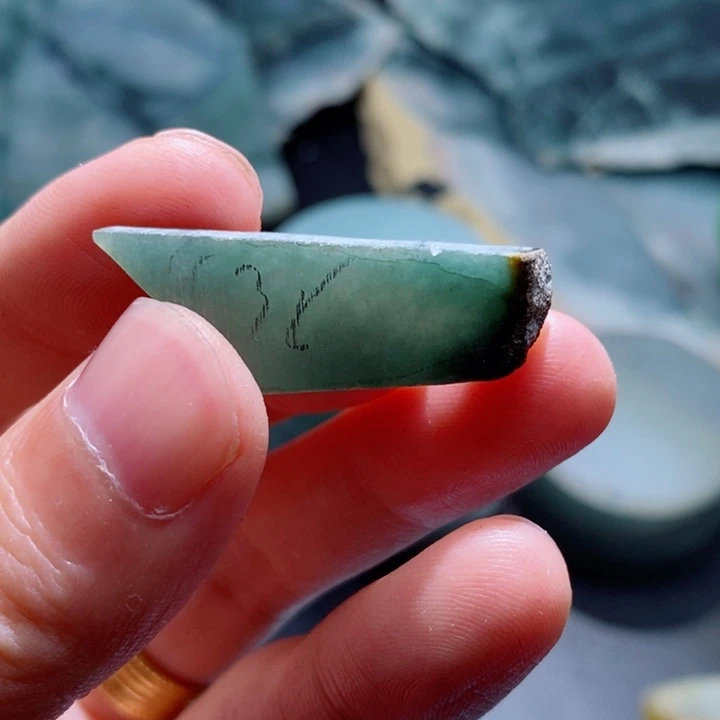 A***！颈饰未镶嵌翡翠料子