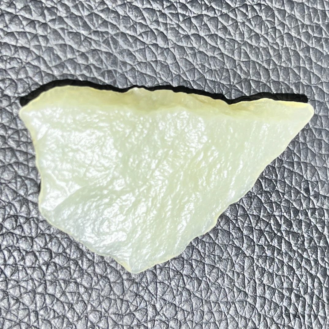 戈壁料高青白天然吊坠
